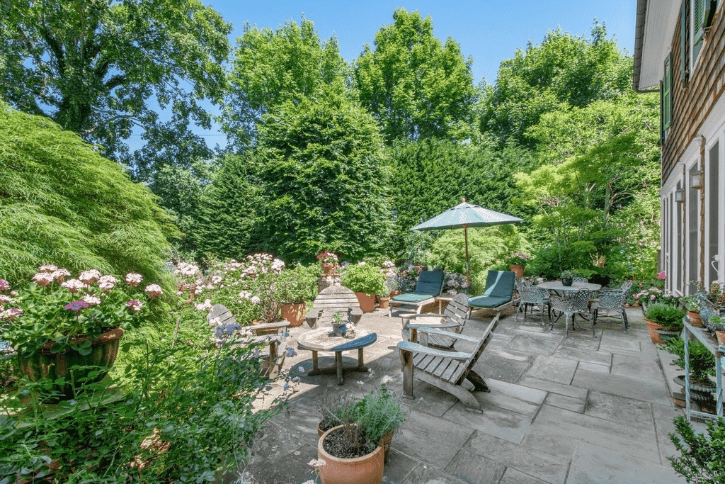 277 Toylsome Lane Southampton NY 11968