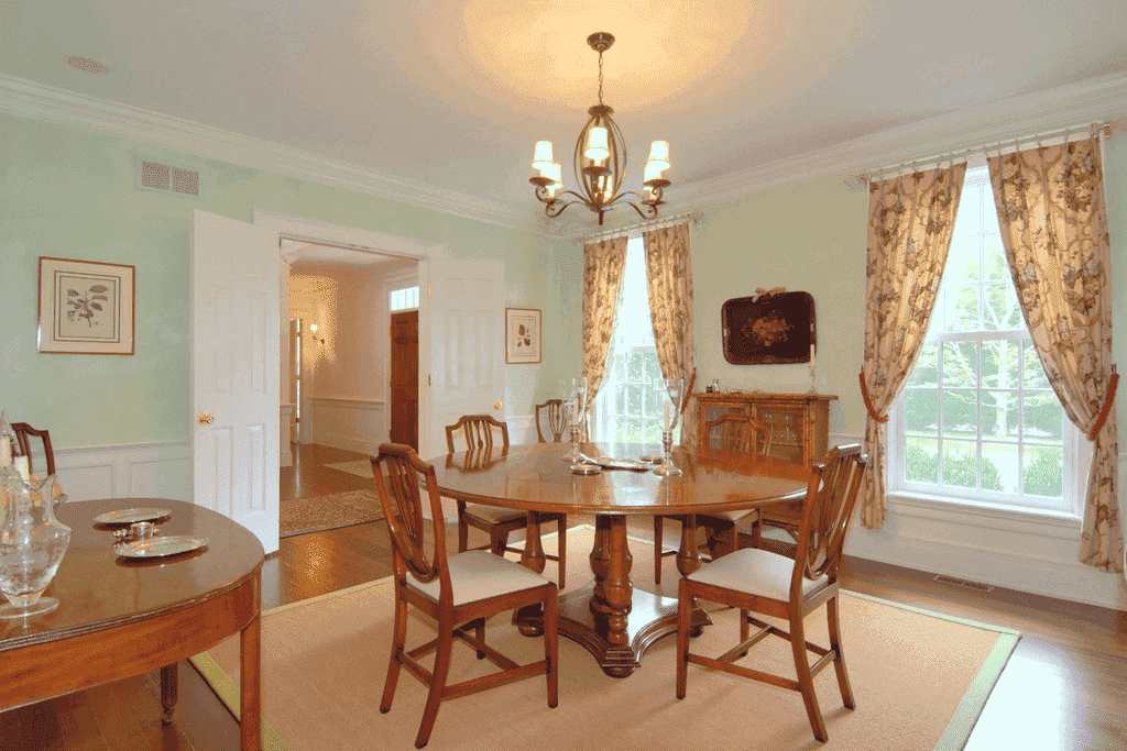 277 Toylsome Lane Southampton NY 11968