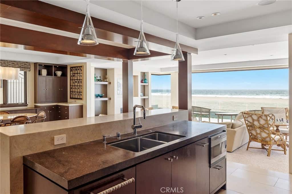 2826 The Strand Hermosa Beach CA 90254
