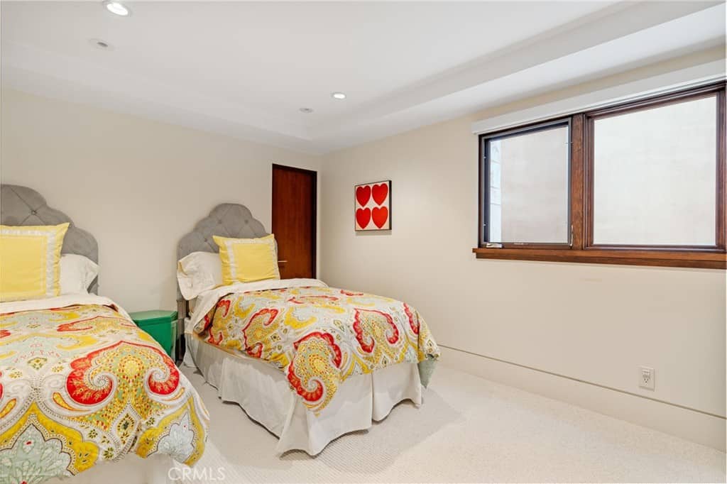 2826 The Strand Hermosa Beach CA 90254