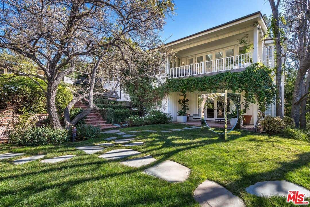 Los Angeles CA 90049