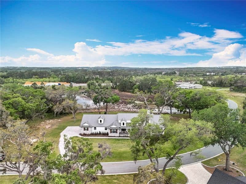 464 Long & Winding Road Groveland FL 34736