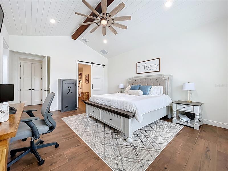464 Long & Winding Road Groveland FL 34736