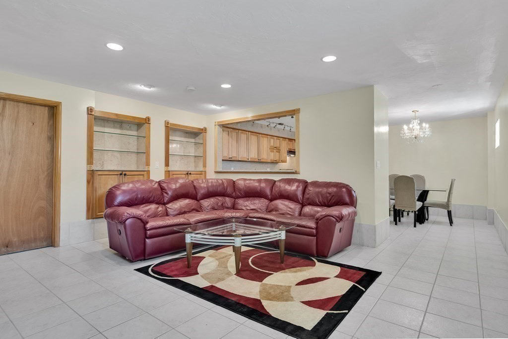40 Oak Stoneham MA 02180
