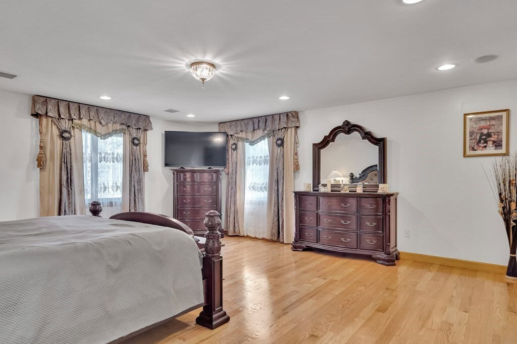 40 Oak Stoneham MA 02180