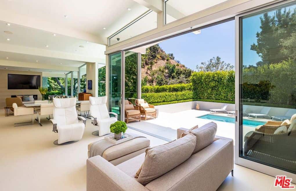 10555 Vestone Way Los Angeles CA