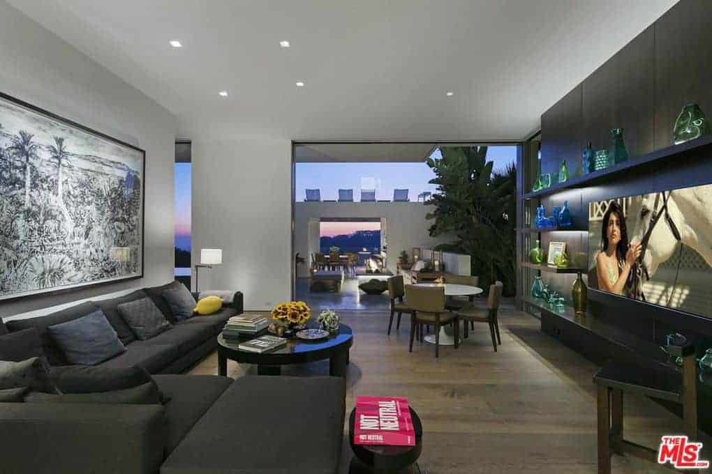 833 Stradella Road Los Angeles CA 90077