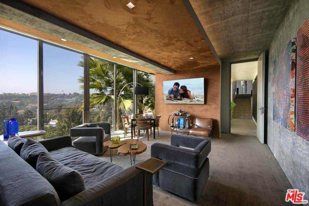 833 Stradella Road Los Angeles CA 90077