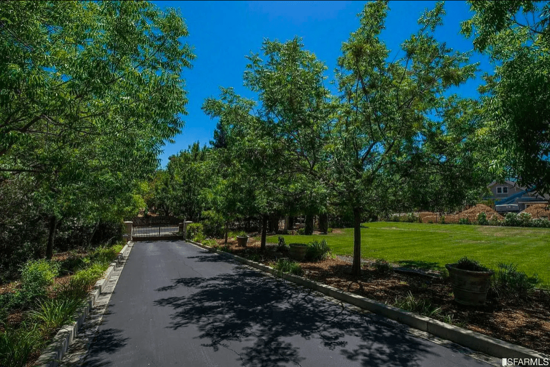 12661 Robleda Road Los Altos Hills CA 94022
