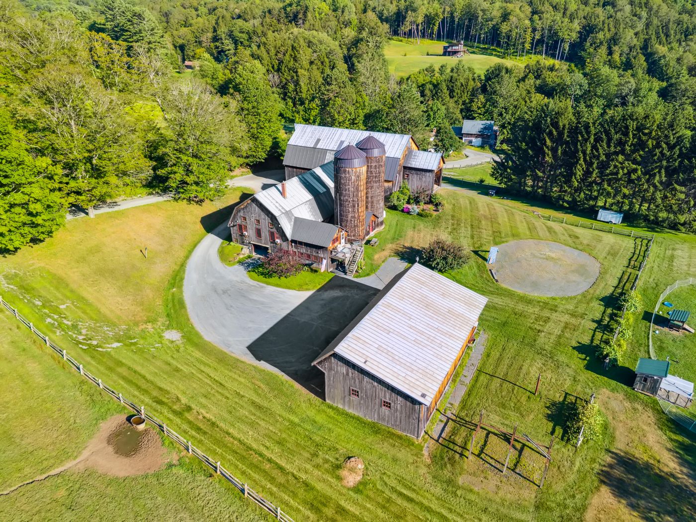 37 Maxham Road Pomfret VT 05067