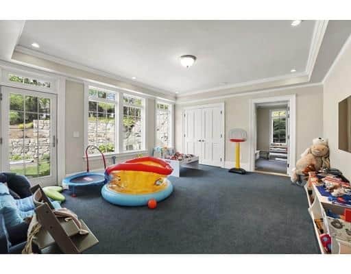 60 Howland Rd, Newton MA 02465