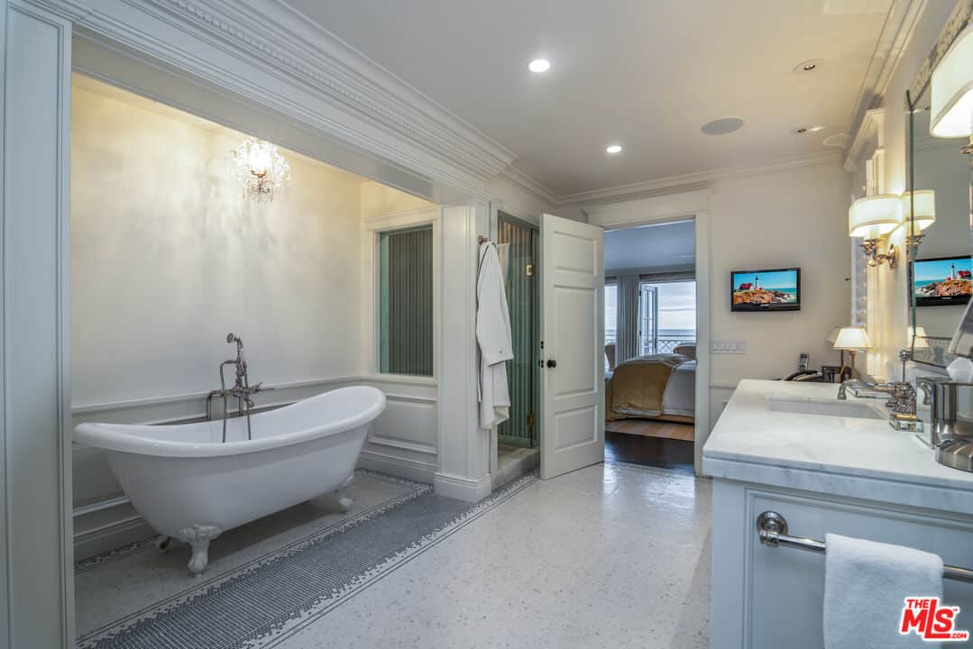 21528 Pacific Coast Highway Malibu CA 90265