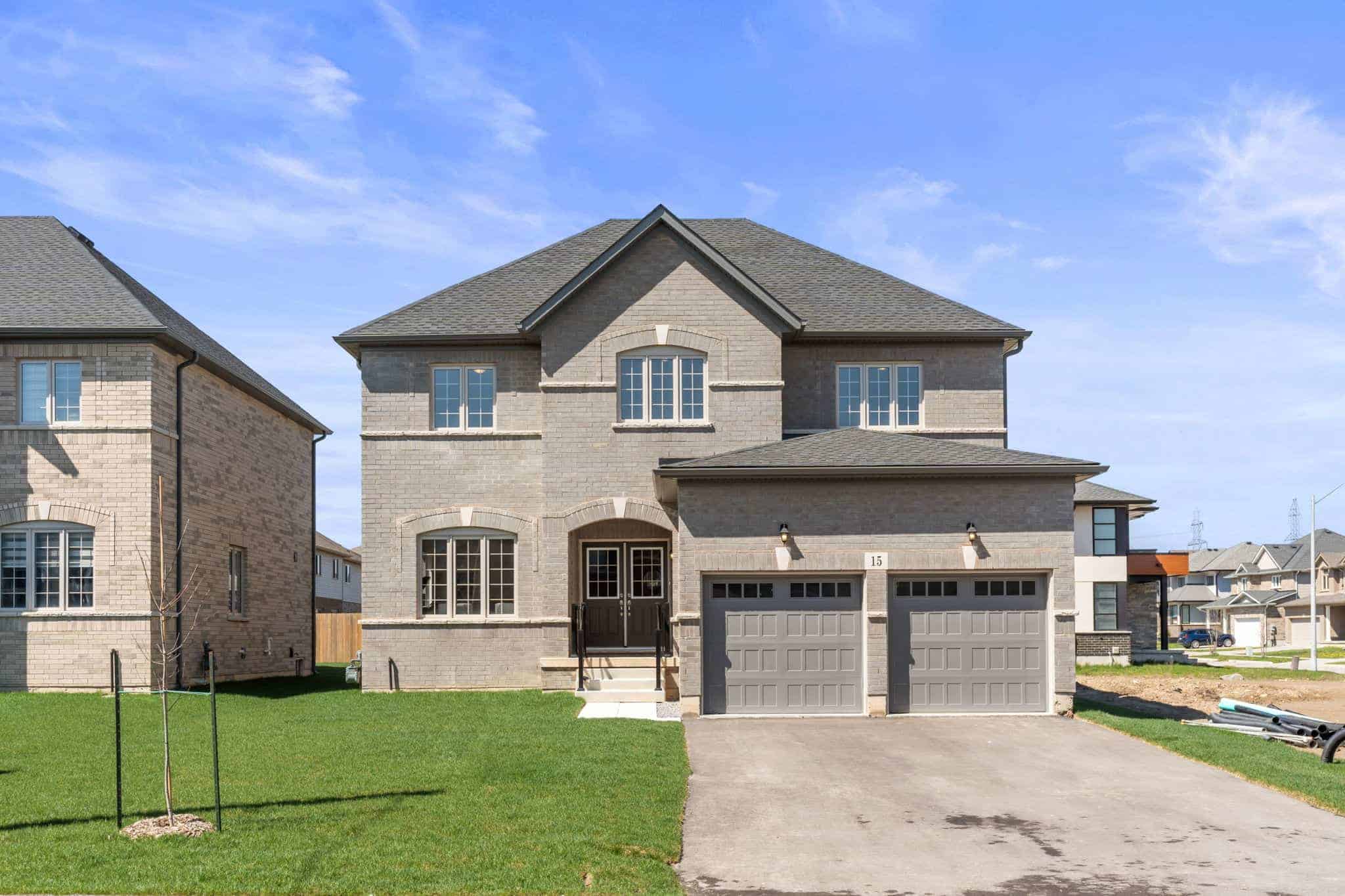 15 Venture Way Thorold ON L2V 0G9