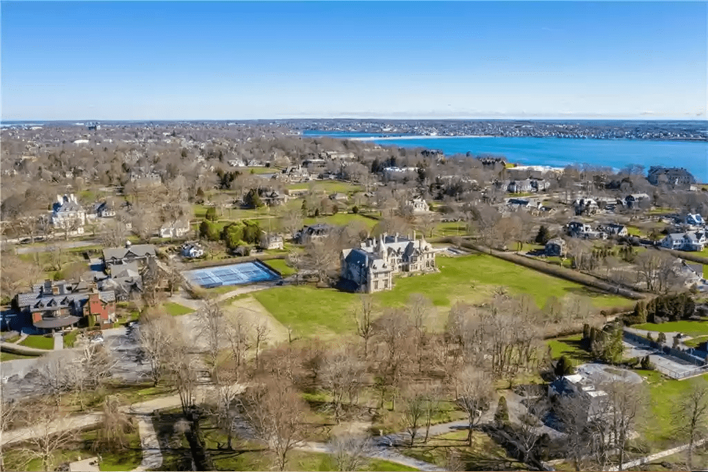 197-207 Ruggles Avenue Newport RI 02840
