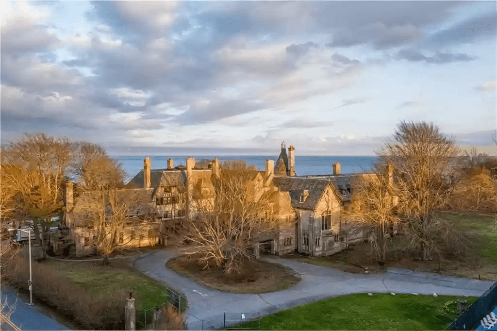 197-207 Ruggles Avenue Newport RI 02840