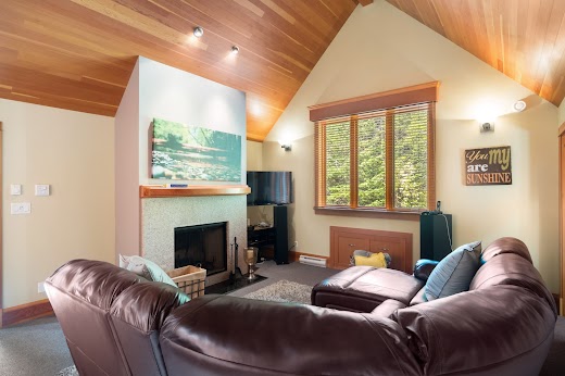 2946 Fishboat Bay Road Shirley BC
