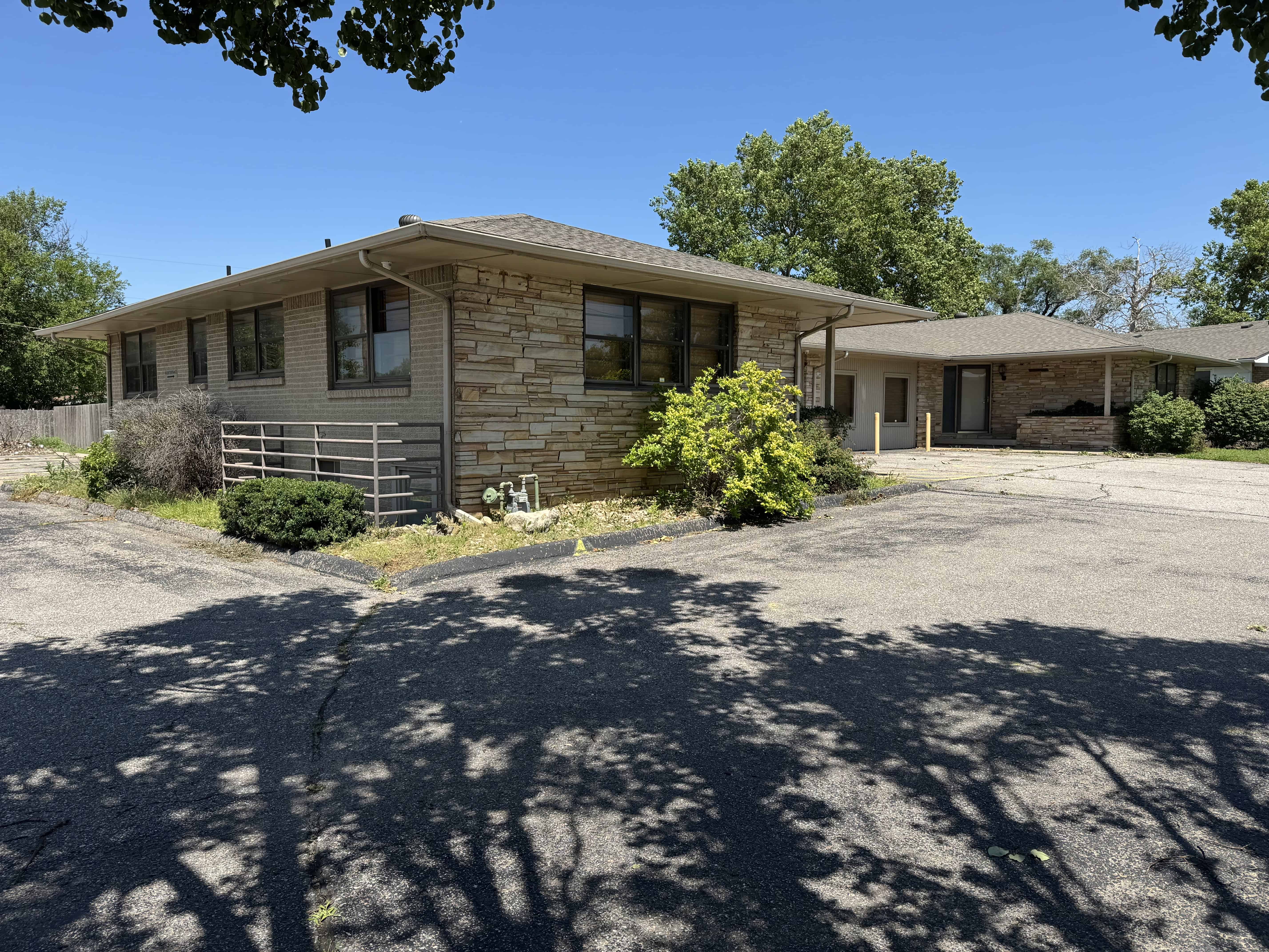 2203 N Sweetbriar Wichita KS 67204