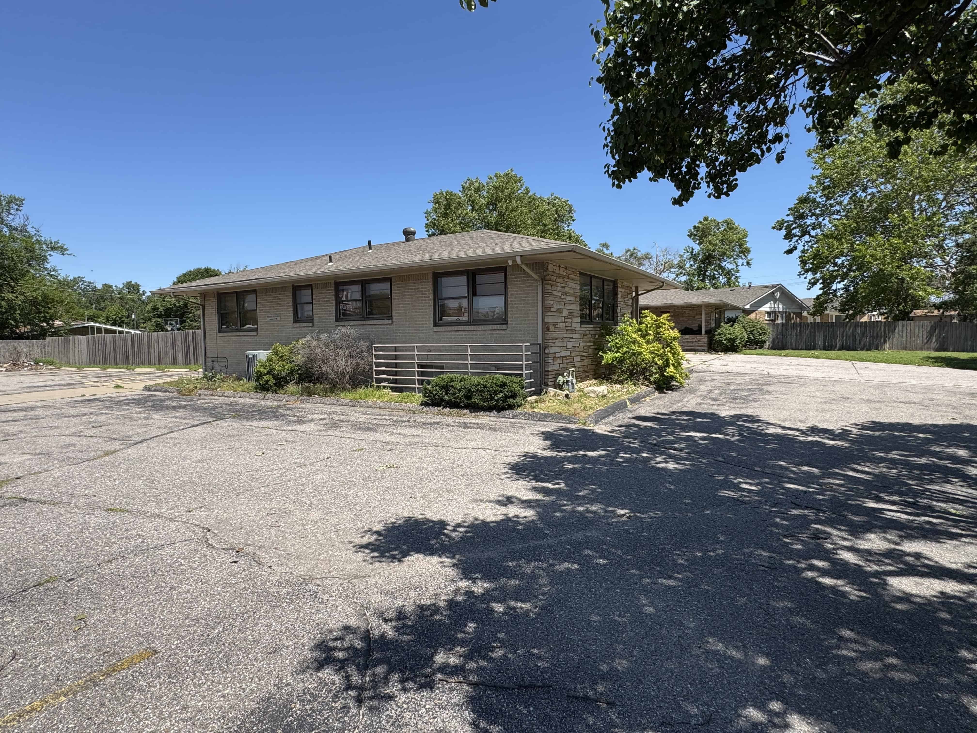 2203 N Sweetbriar Wichita KS 67204